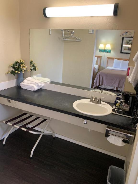 Economy Inn รีดสปอร์ต ภายนอก รูปภาพ