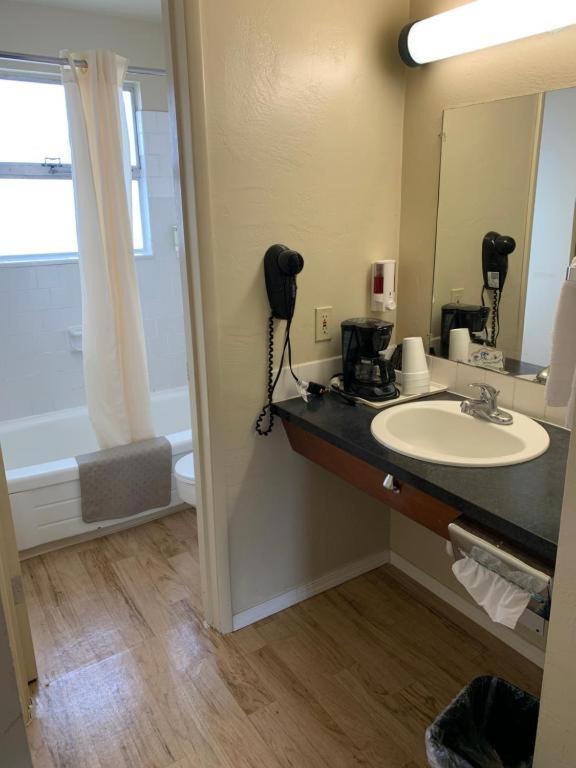 Economy Inn รีดสปอร์ต ภายนอก รูปภาพ