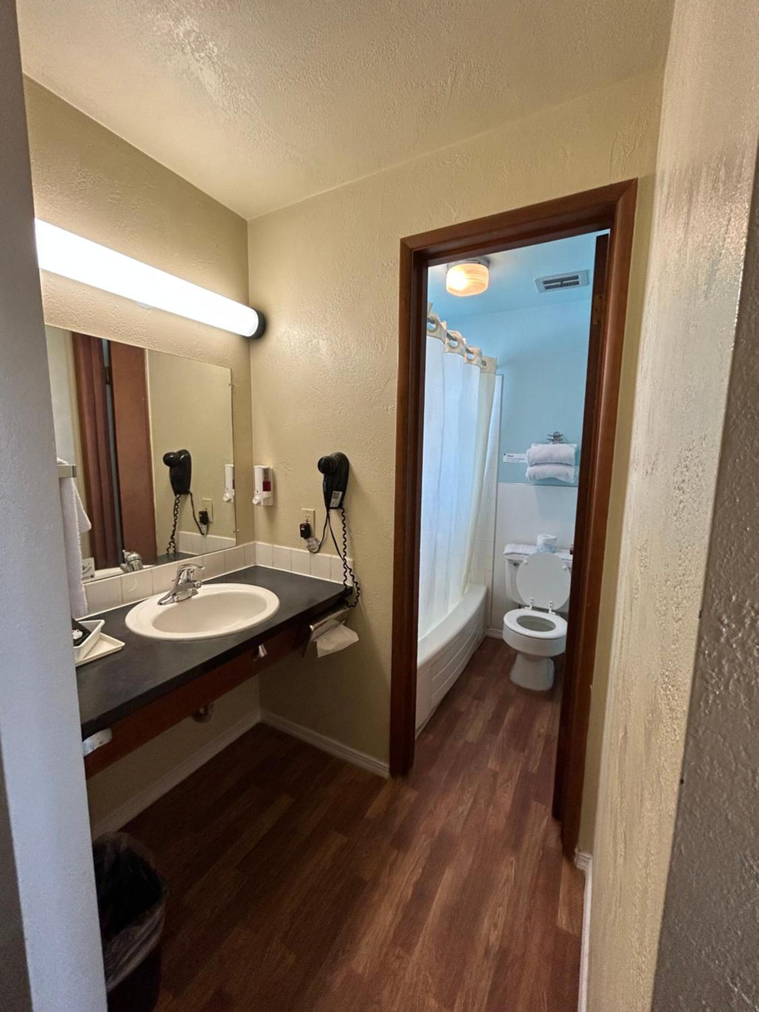 Economy Inn รีดสปอร์ต ภายนอก รูปภาพ